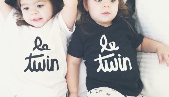 twins-in-t-shirts-960x550